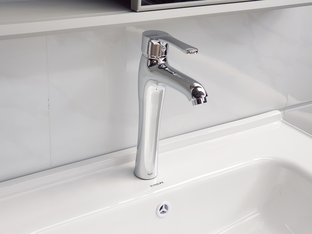 Vòi lavabo nóng lạnh Eurolife EL-D19 thân cao 30cm, phù hợp cho khách hàng đang tìm vòi lắp chậu lavabo dương bàn hoặc lavabo nổi cao.
