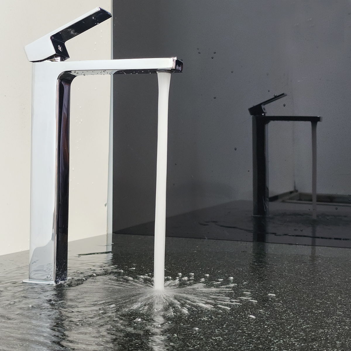 Vòi lavabo Eurolife EL-HAVENT 03 cho dòng nước tạo bọt êm, chống văng bắn, phù hợp sử dụng trong phòng tắm gia đình.