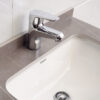 Ảnh vòi lavabo nóng lạnh Eurolife EL-IRIS 02 chính hãng lắp thực tế trên chậu lavabo, thiết kế 1 chân gọn gàng, mạ Chrome sáng bóng, dễ phối với phòng tắm gia đình.