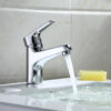 Ảnh vòi lavabo nóng lạnh Eurolife EL-IRIS 02 chính hãng khi sử dụng thực tế trên chậu lavabo, đầu vòi tạo bọt giúp dòng nước êm, hạn chế văng bắn và dễ vệ sinh hằng ngày.