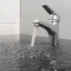 Ảnh vòi lavabo nóng lạnh Eurolife EL-IRIS 02 chính hãng đang xả nước thực tế, đầu vòi tạo bọt giúp dòng nước êm hơn, chống văng bắn và dễ sử dụng hằng ngày.