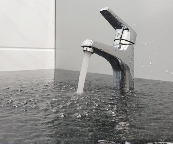 Ảnh vòi lavabo nóng lạnh Eurolife EL-IRIS 02 chính hãng đang xả nước thực tế, đầu vòi tạo bọt giúp dòng nước êm hơn, chống văng bắn và dễ sử dụng hằng ngày.