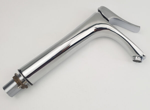Vòi lavabo nóng lạnh Eurolife EL-ROS 03 có bề mặt mạ Chrome sáng bóng, dễ phối với nhiều không gian phòng tắm, phù hợp cho khách hàng cần mẫu vòi lavabo cao cấp dùng cho chậu đặt bàn.