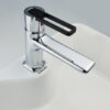 Vòi lavabo nóng lạnh Eurolife EL-VERA 02 lắp thực tế trên chậu rửa mặt, phù hợp cho nhà tắm gia đình, căn hộ, nhà phố và công trình mới.