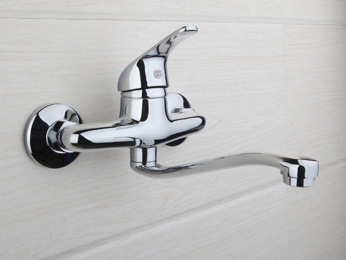 Vòi rửa bát gắn tường nóng lạnh Eurolife EL-T016AT phù hợp cho bếp gia đình, thiết kế cần vòi dài, xoay linh hoạt và dễ phối hợp với nhiều loại chậu rửa.