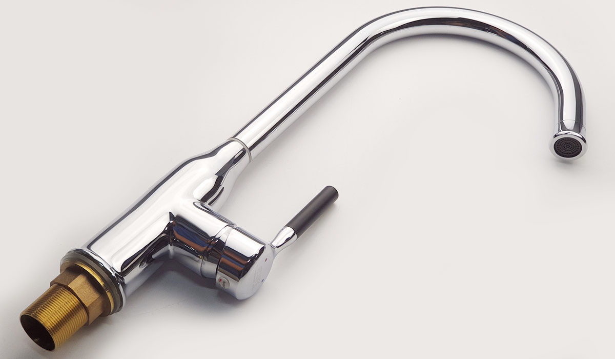 Vòi rửa chén Eurolife EL-KM04 mạ Chrome 5 lớp giúp bề mặt sáng bóng, dễ lau chùi và phù hợp với nhiều mẫu chậu rửa chén trong gia đình.