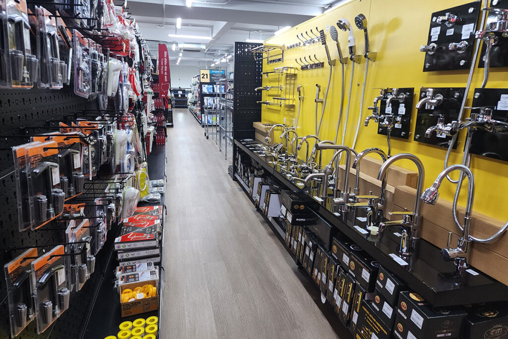 Vòi rửa chén Eurolife trưng bày tại Ace Home Central thuộc Central Retail Việt Nam