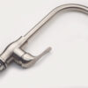 Thân vòi rửa chén nóng lạnh Eurolife EL-T030 bằng inox SUS 304, thiết kế bo cong chắc chắn, phù hợp sử dụng lâu dài trong bếp.