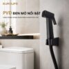 Vòi xịt Eurolife EL-X11-D PVD đen mờ lắp cạnh bồn cầu trong không gian phòng tắm hiện đại