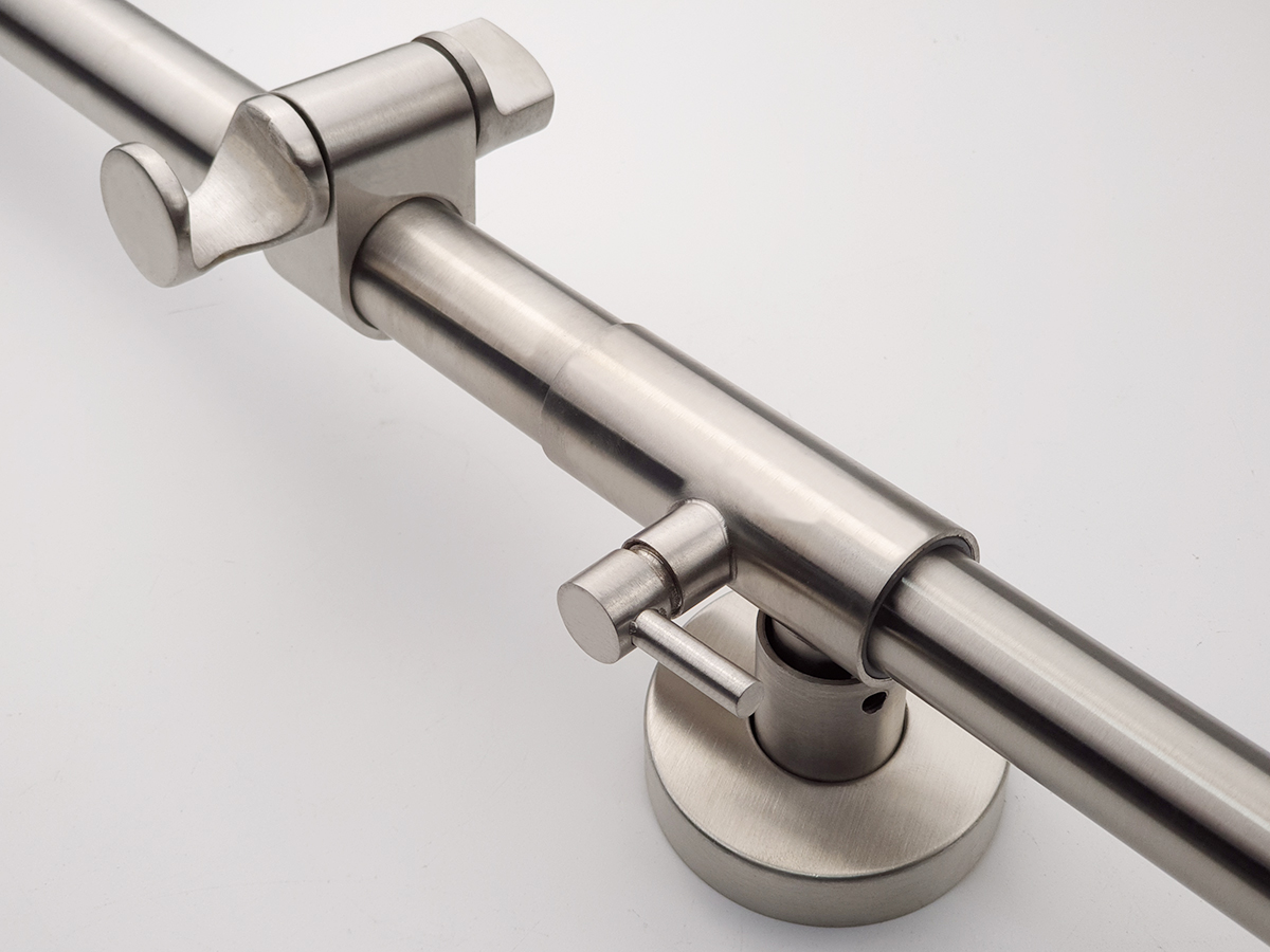 Hình ảnh bát trượt gác tay sen của sen cây Eurolife EL-S909 bằng Inox SUS 304, thiết kế chắc chắn, dễ điều chỉnh vị trí tay sen và đồng bộ với thân sen Inox xước mờ.