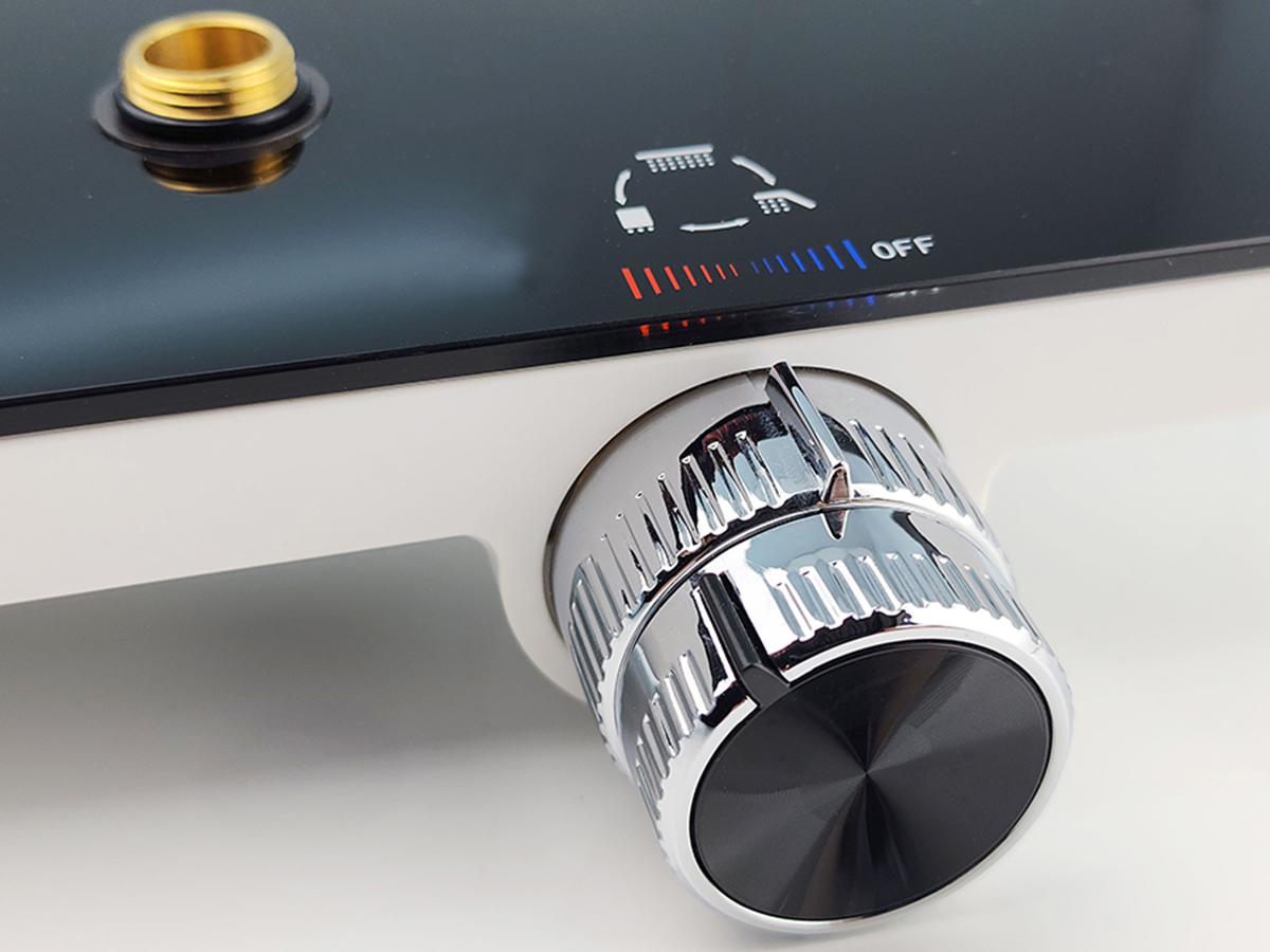 Cận cảnh núm xoay kép của sen cây Eurolife EL-SC914, hỗ trợ mở nước, điều chỉnh nóng lạnh, lưu lượng nước và chuyển đổi chức năng sử dụng.