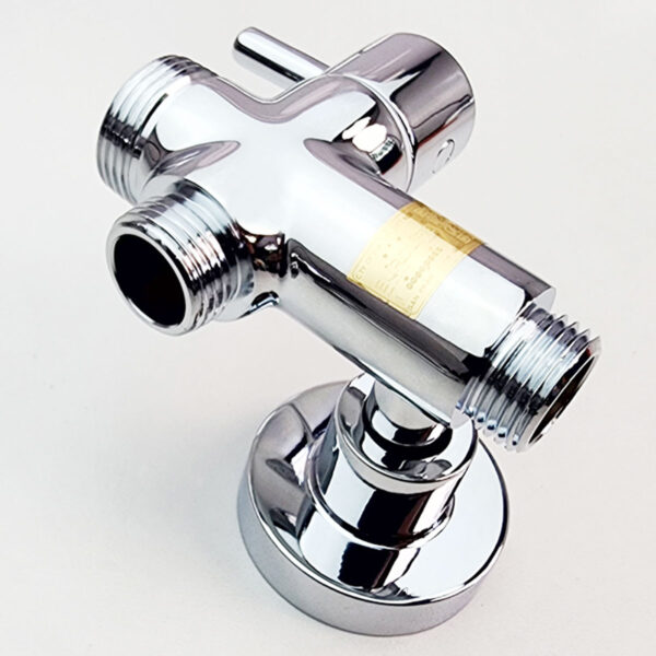 Van chia nước của sen cây đa năng Eurolife EL-SCL01 có bề mặt mạ Chrome sáng bóng, giúp kết nối nguồn nước và chuyển đổi giữa đài sen với tay sen tiện lợi.