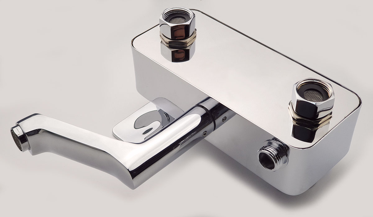 Chân kết nối cấp nước của Sen cây Eurolife EL-SC904 với ren kết nối chắc chắn, gioăng/lưới lọc bên trong và bề mặt mạ Chrome sáng bóng.