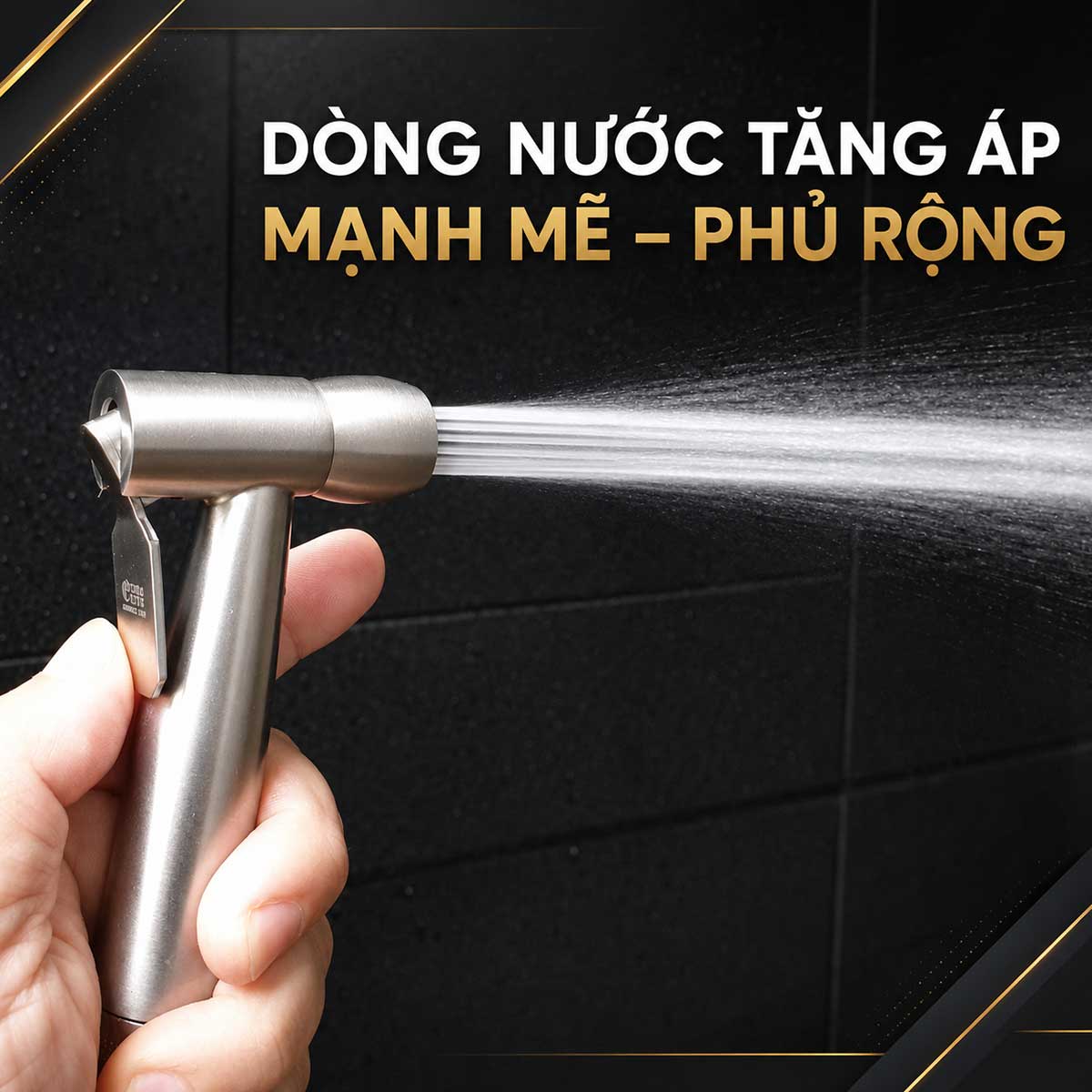 Bộ vòi xịt vệ sinh Eurolife EL-X05 tạo dòng nước tăng áp mạnh và phạm vi phun rộng, hỗ trợ xịt rửa hiệu quả. 