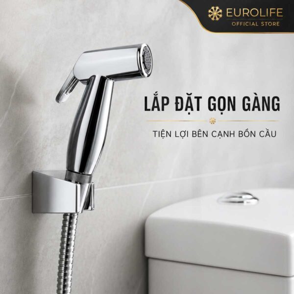 Vòi xịt Eurolife EL-X13-T được treo gọn bên cạnh bồn cầu, thuận tiện lấy dùng và cất giữ.