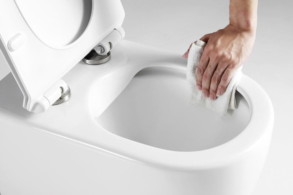 Bề mặt sứ nung cao cấp phủ men Nano chống bám bẩn bồn cầu Eurolife