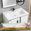 Bề mặt chậu sứ men Nano Eurolife BLV-AL20 màu trắng sáng, hình minh họa thao tác lau vệ sinh chậu bằng khăn mềm.