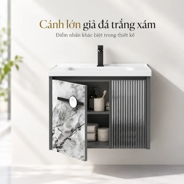 Cánh lớn giả đá trắng xám mở ra để lộ khoang chứa đồ của tủ lavabo nhôm Eurolife BLV-AL19, bên cạnh cánh nhỏ sọc dọc
